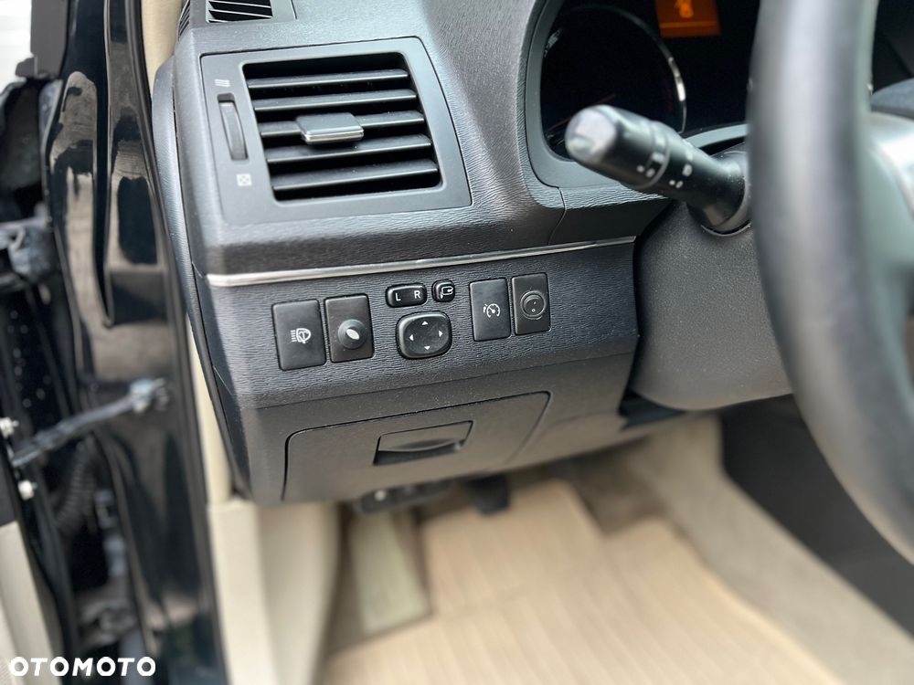 Toyota Avensis 2.0 D-4D Platinium - 24