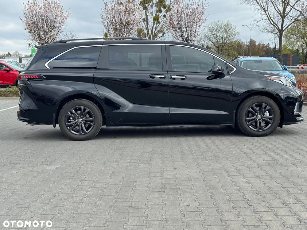 Toyota Sienna - 11