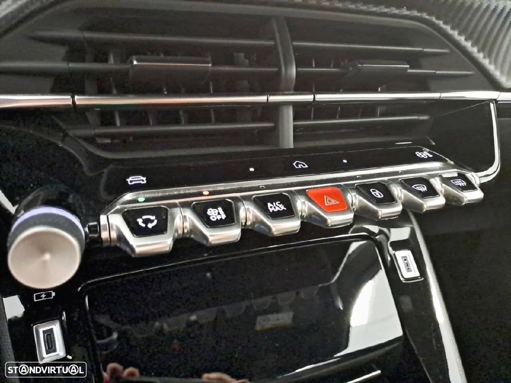 Peugeot 2008 1.2 Hybrid Allure e-DCS6 - 22