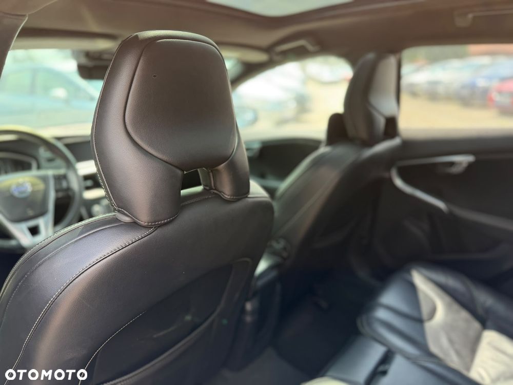 Volvo V40 D4 Drive-E R-Design Summum - 16