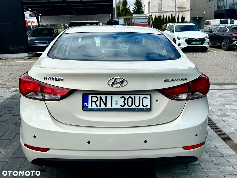 Hyundai Elantra - 6
