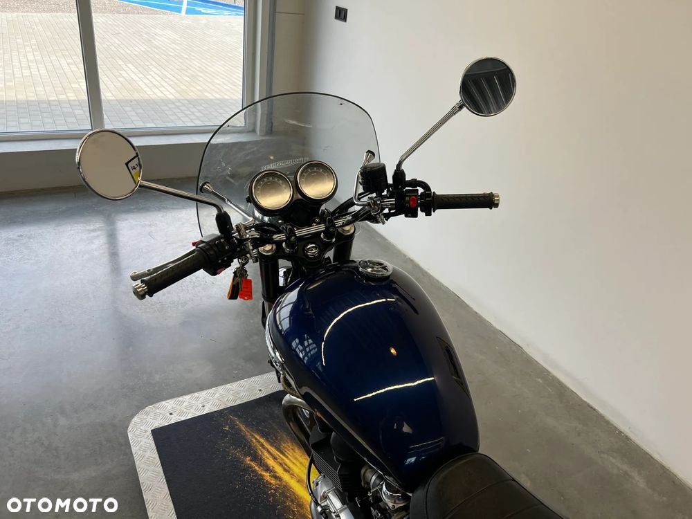 Triumph Bonneville - 16