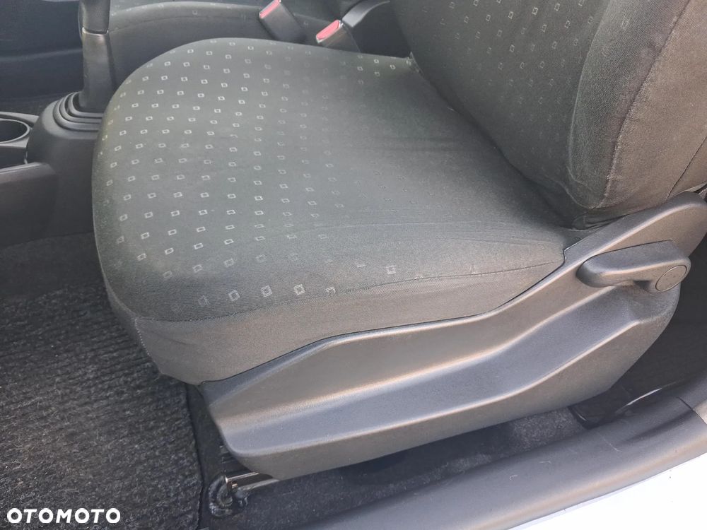 Toyota Yaris 1.3 Luna A/C - 12