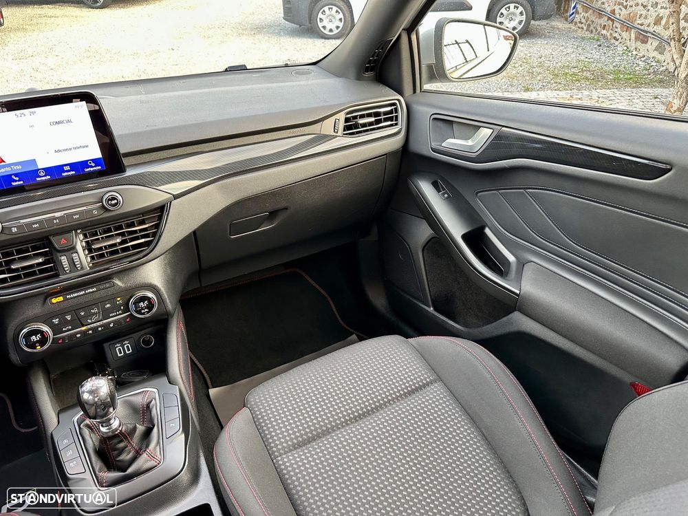 Ford Focus SW 1.0 EcoBoost Hybrid ST-LINE X - 36