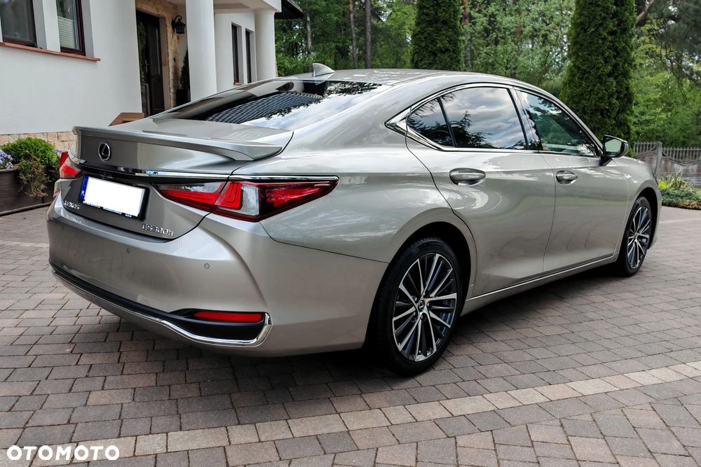 Lexus ES 300h Business Edition - 5