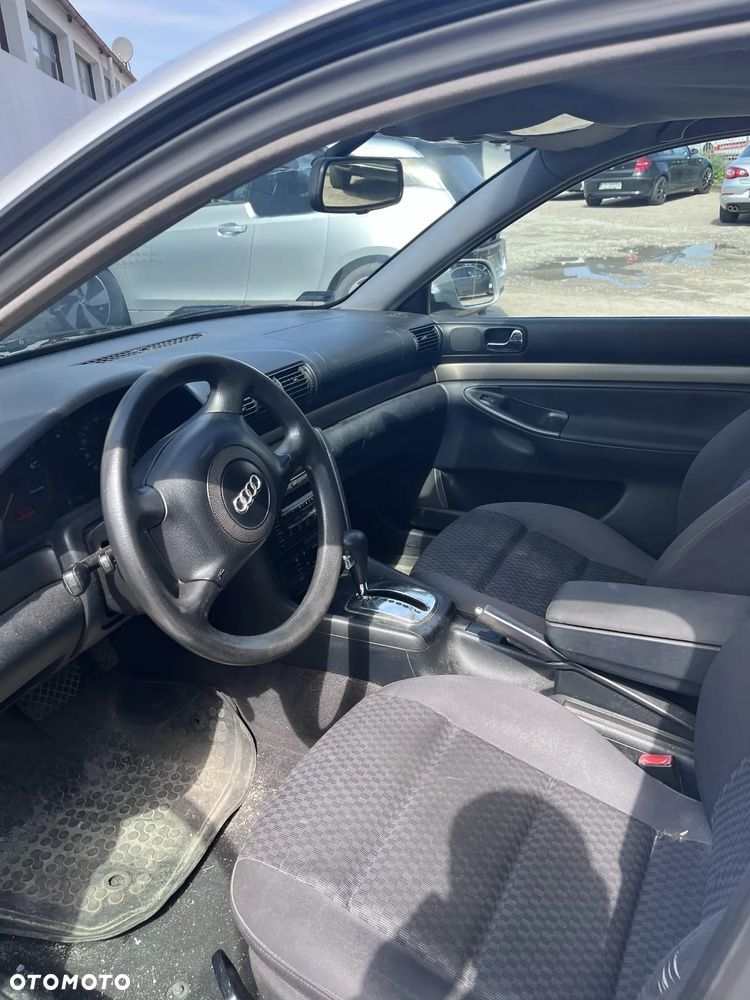 Audi A4 Avant 1.8 - 8