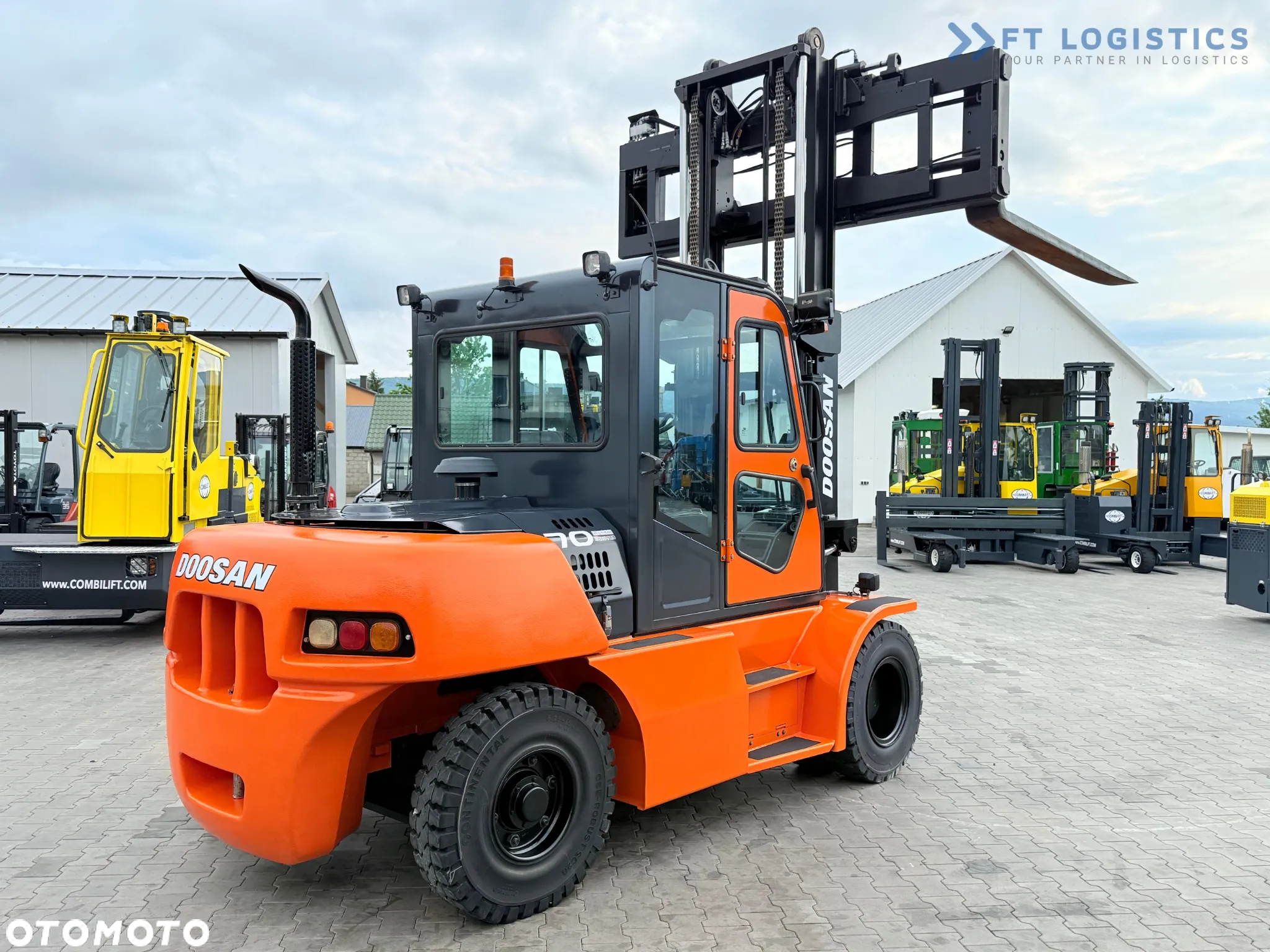 Doosan DOOSAN_DUPLEX-3000MM_PRZESUW-BOCZNY_POZYCJONER_WIDŁY-2500MM_7000KG_KABINA_JAK-NOWY - 37