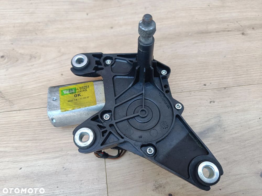 MERCEDES X164 GL W164 ML SILNICZEK WYCIERACZKI TYŁ TYLNEJ SZYBY A2518200042 - 2