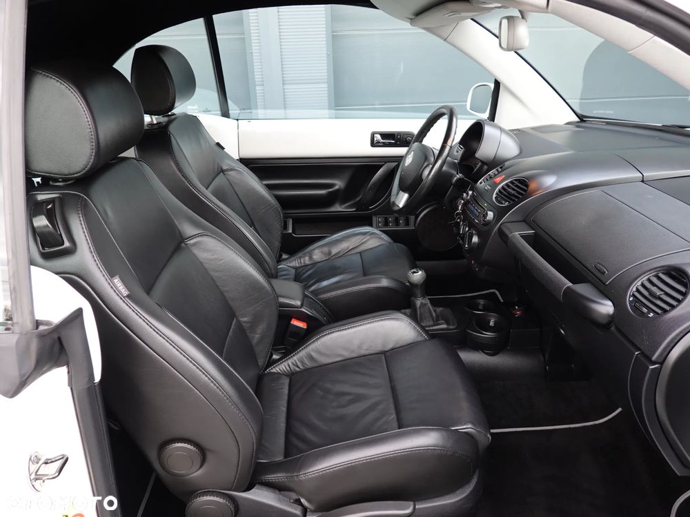 Volkswagen New Beetle Cabriolet 1.9 TDI DPF United - 18