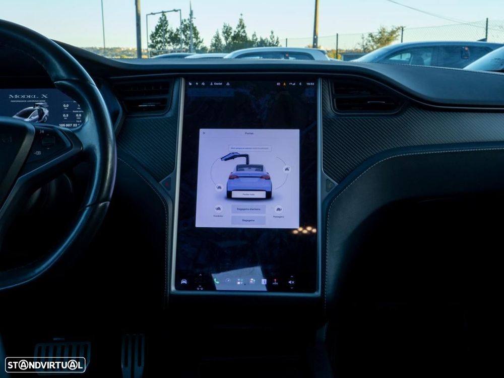 Tesla Model X - 31