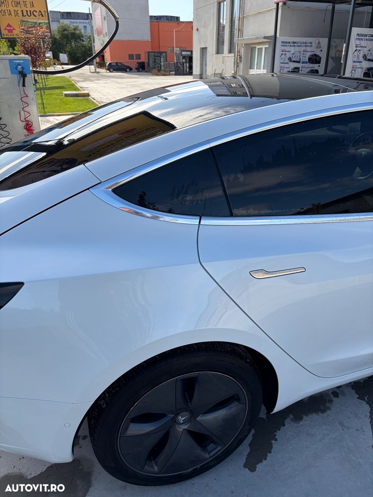 Tesla Model 3 - 6