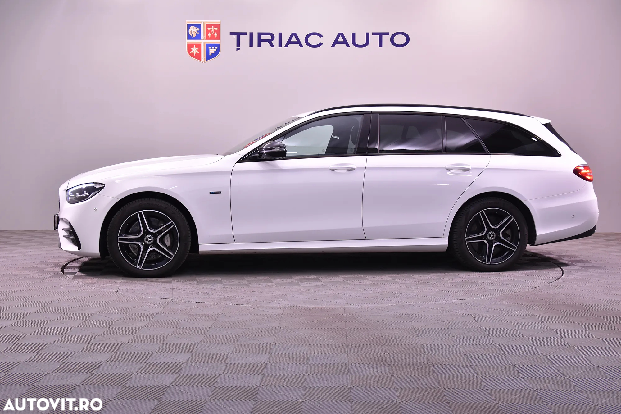 Mercedes-Benz E 300 de 4Matic T 9G-TRONIC AMG Line - 2