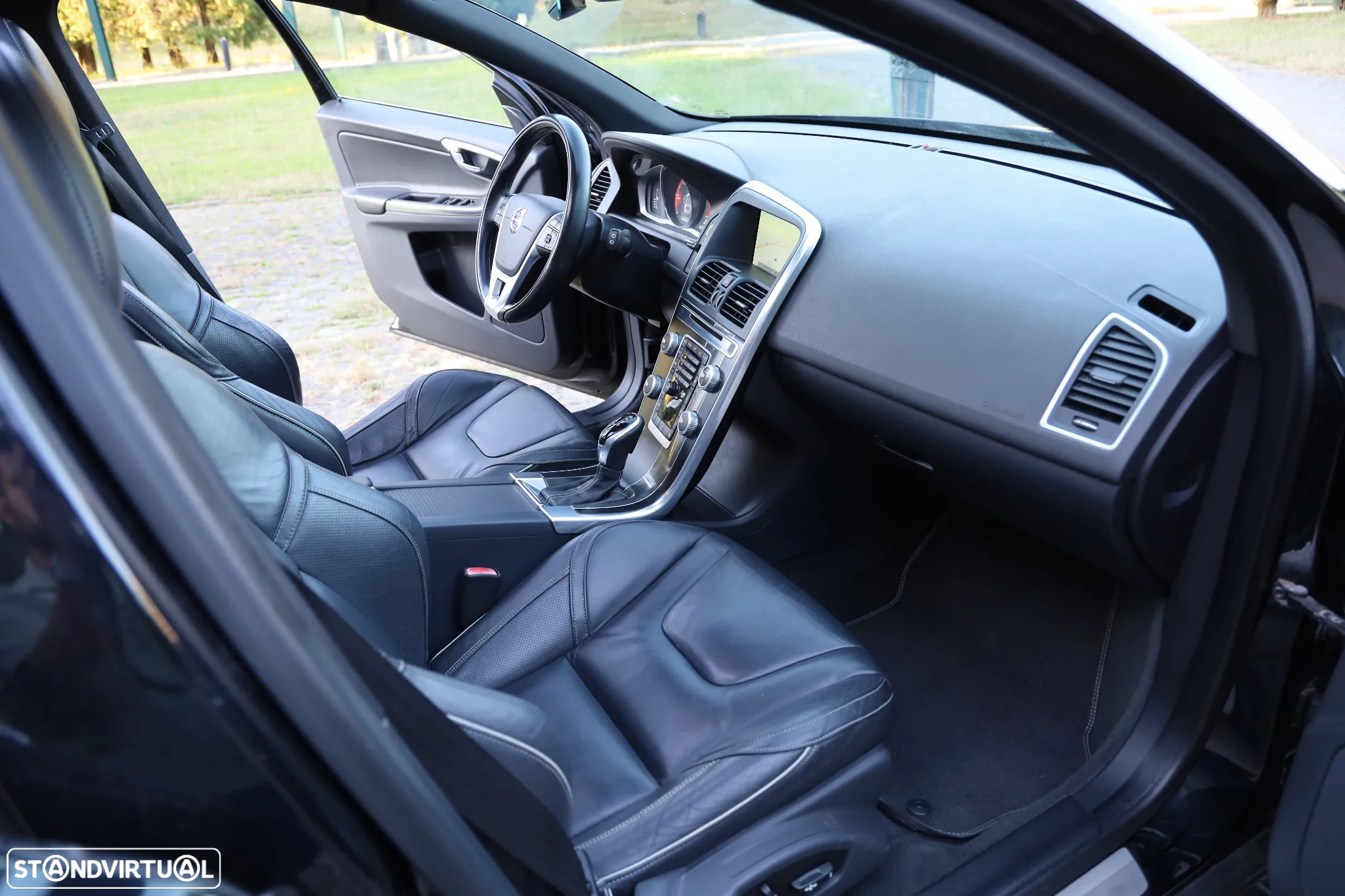 Volvo XC 60 2.0 D4 R-Design Geartronic - 28