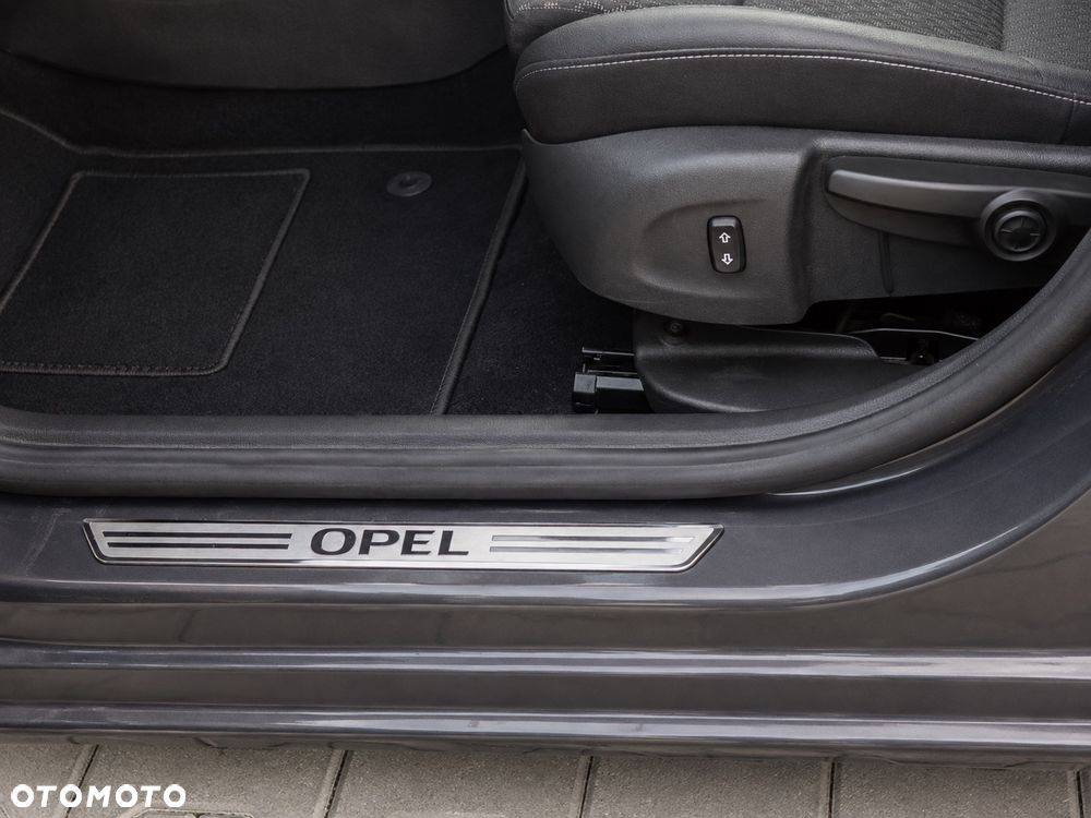 Opel Astra 1.4 T Dynamic - 26