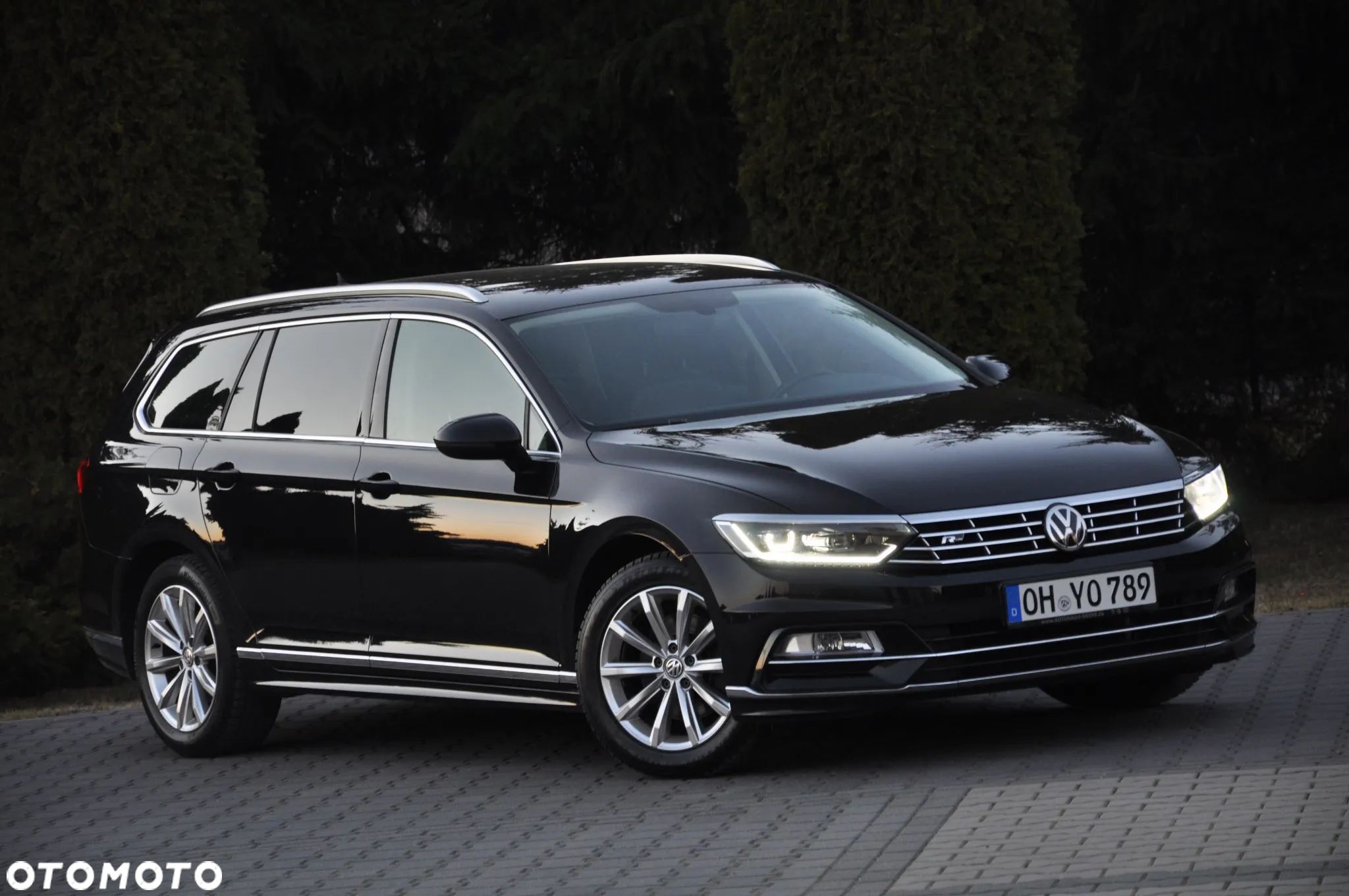 Volkswagen Passat - 1