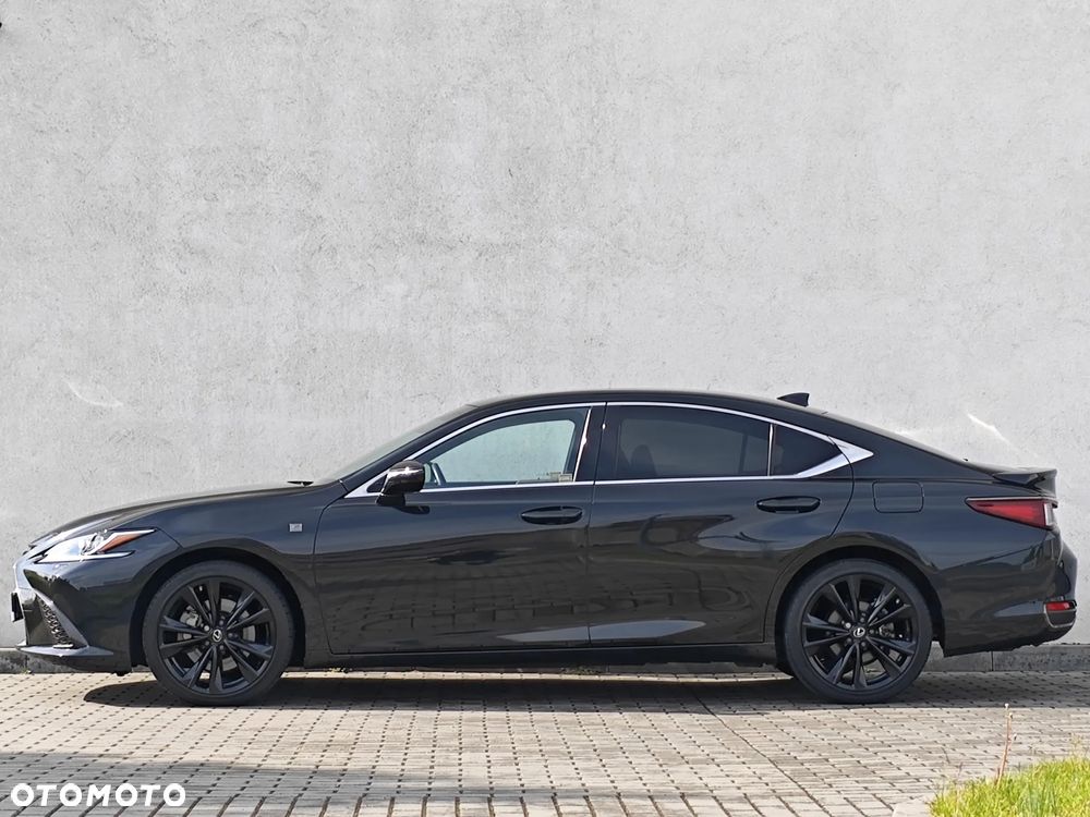 Lexus ES 300h F Sport Design - 8