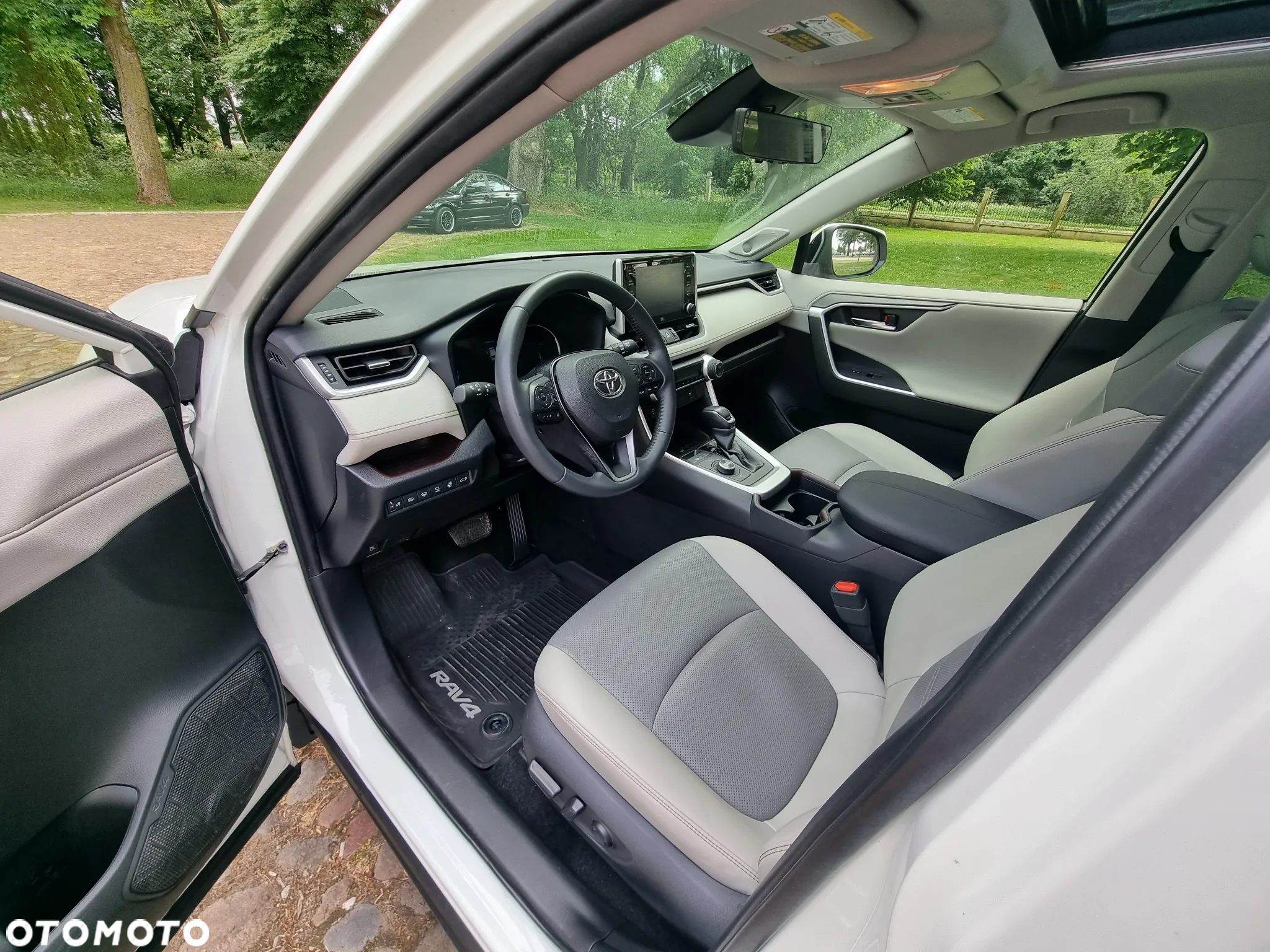 Toyota RAV4 - 11