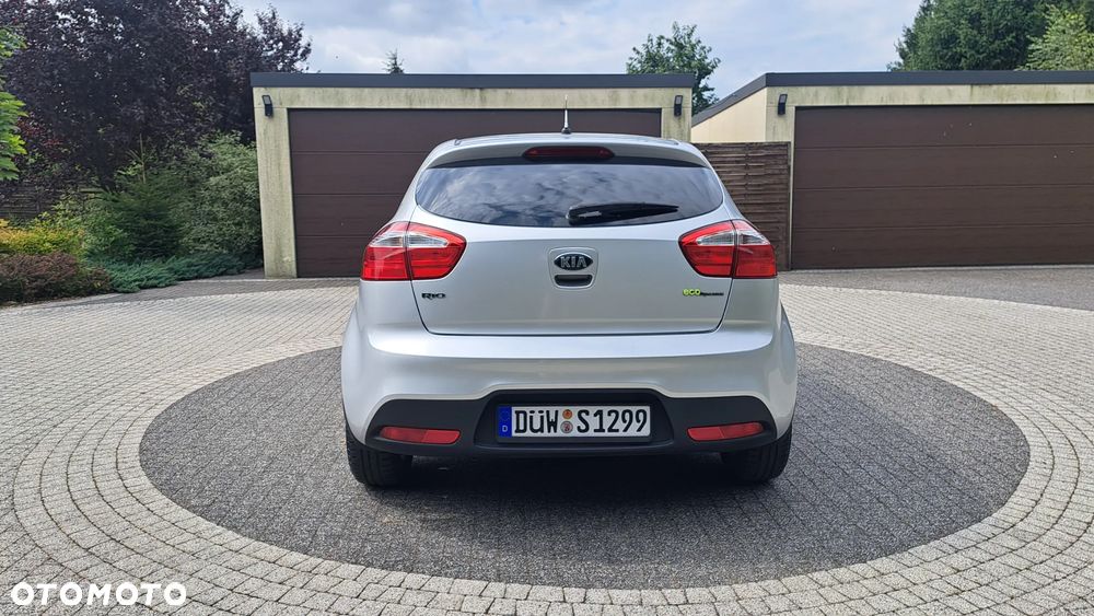 Kia Rio 1.2 Fifa World Cup Edition - 5