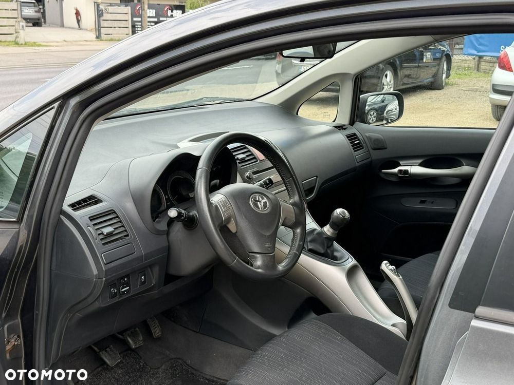 Toyota Auris - 11