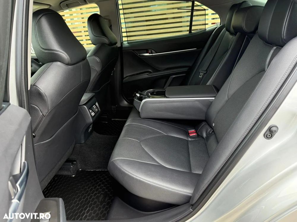 Toyota Camry 2.5 Exclusive - 17