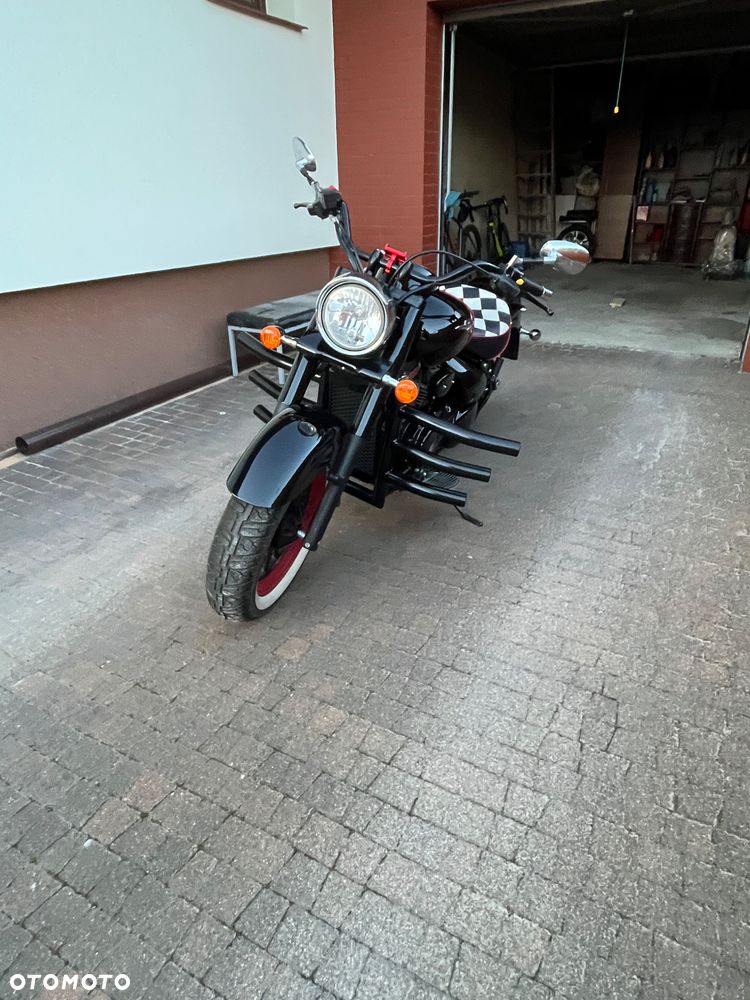 Suzuki Intruder - 8