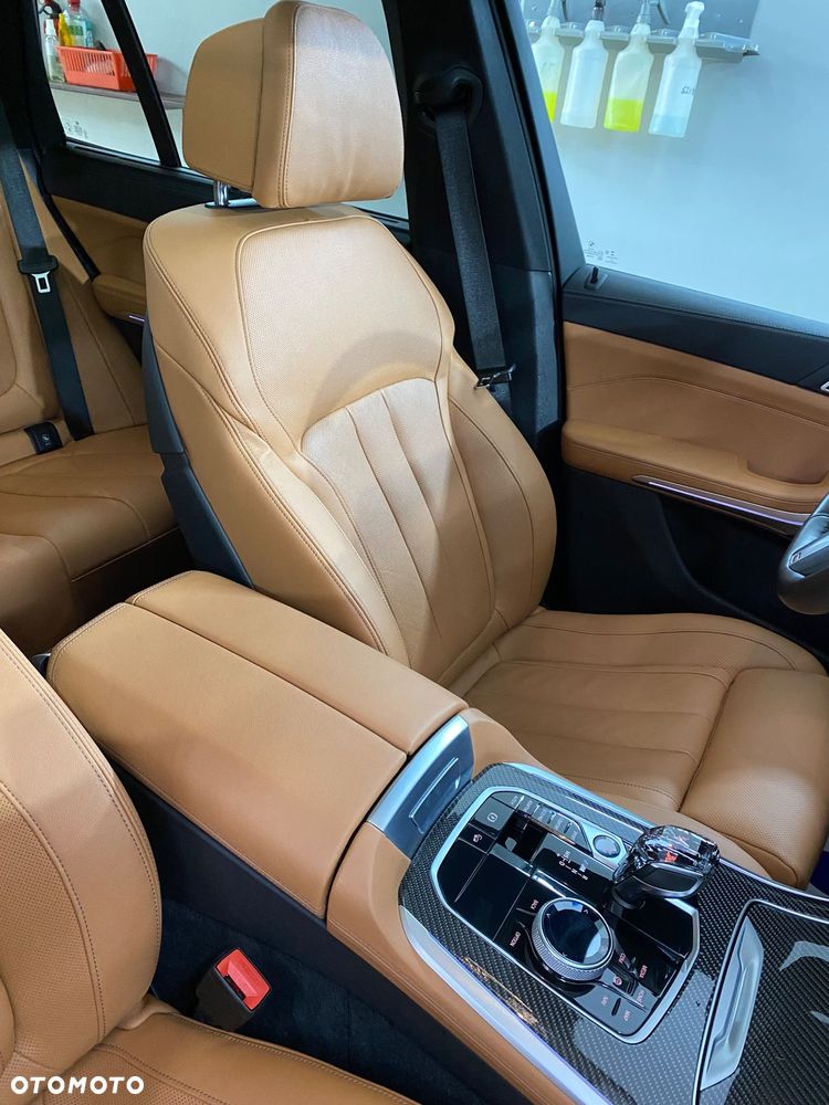 BMW X5 M M50i - 10