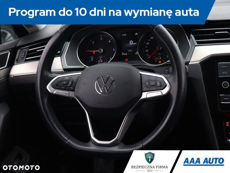 Volkswagen Passat - 20