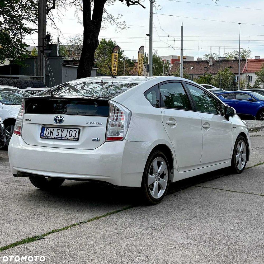 Toyota Prius - 4
