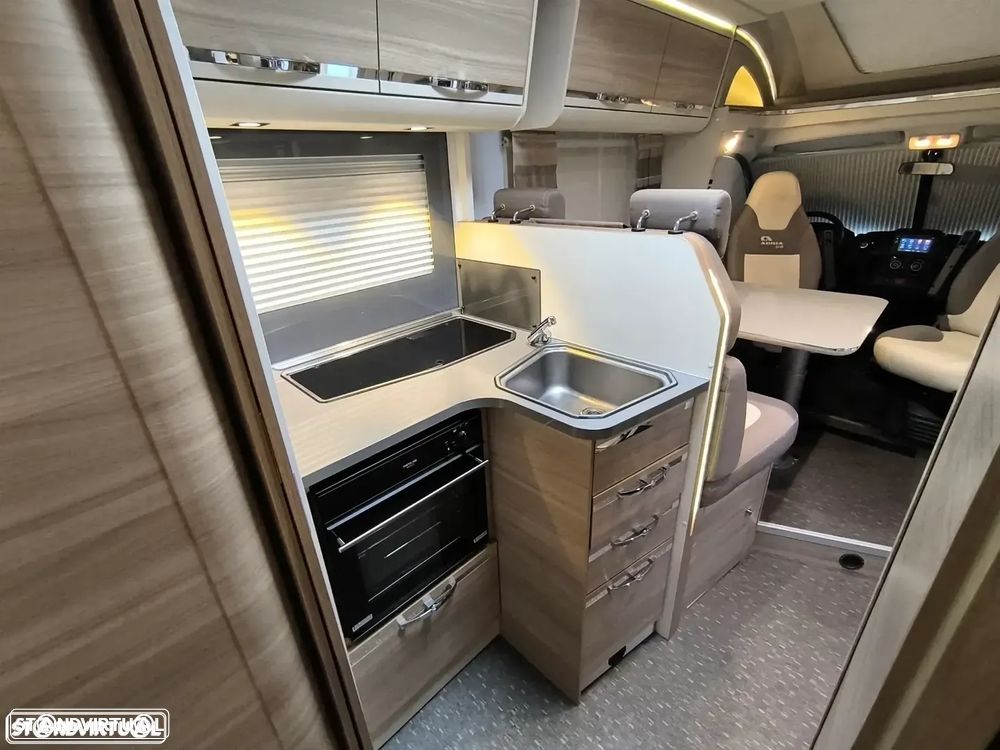 Adria Matrix M670SC 50 Anos 5lugares Cama central e basculante - 17
