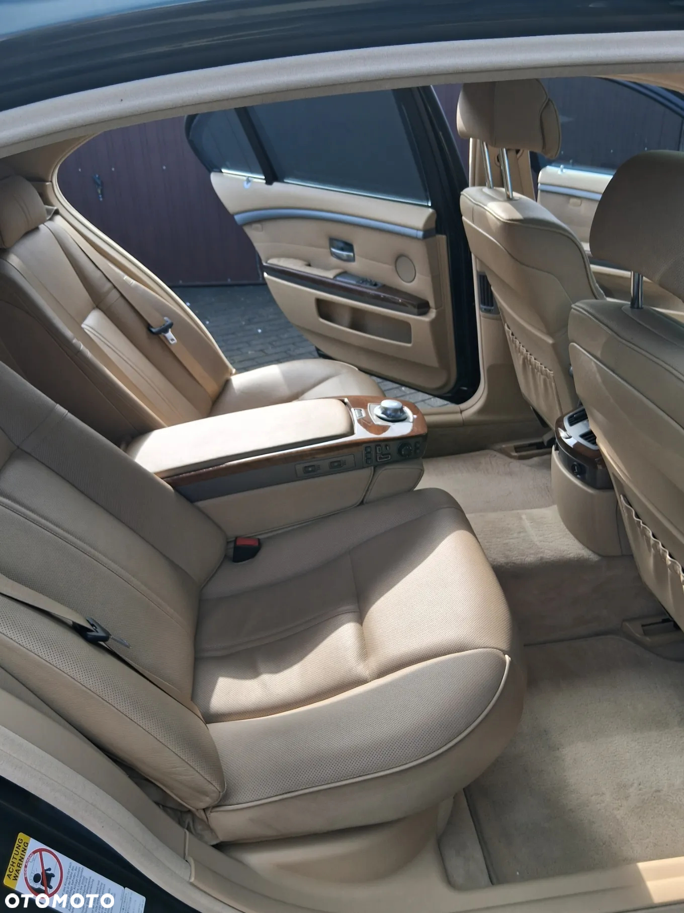 BMW Seria 7 745Li - 22