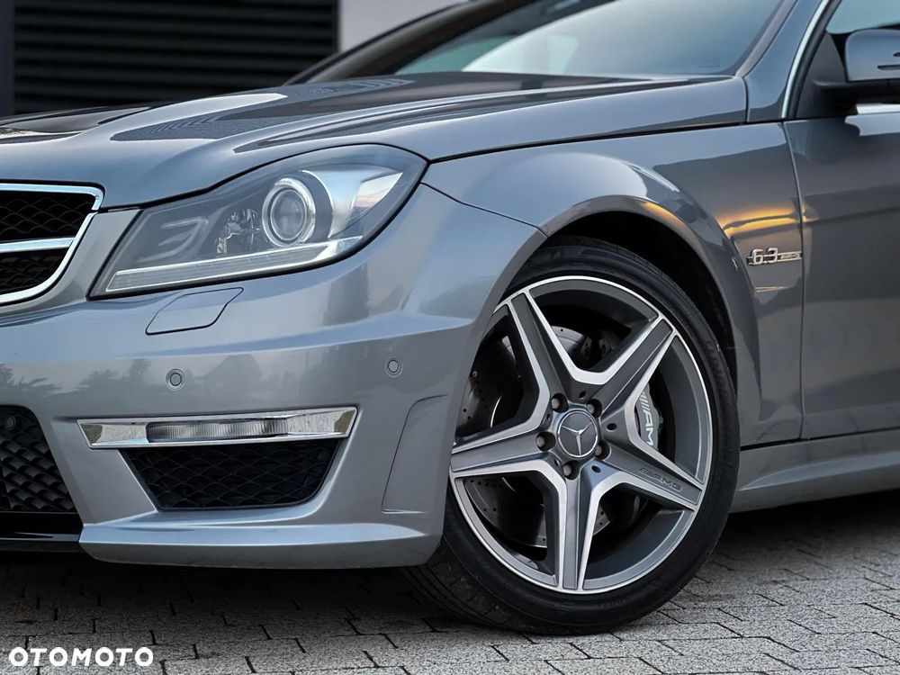 Mercedes-Benz Klasa C 63 AMG AMG SPEEDSHIFT MCT AMG Performance Package - 13