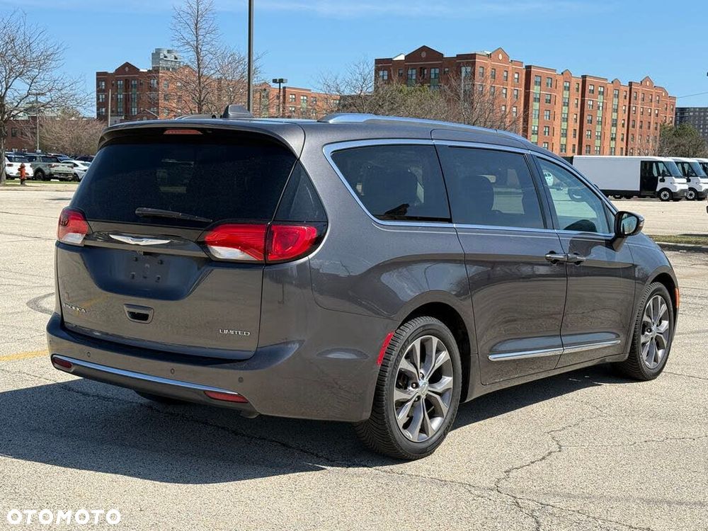 Chrysler Pacifica - 6