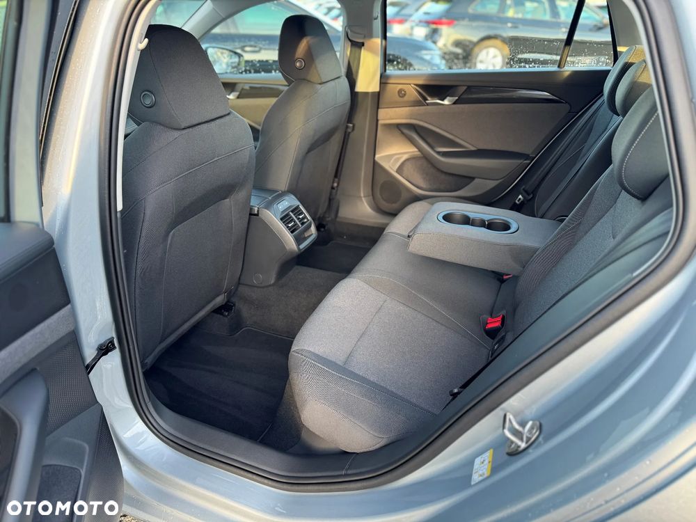 Volkswagen Passat - 12