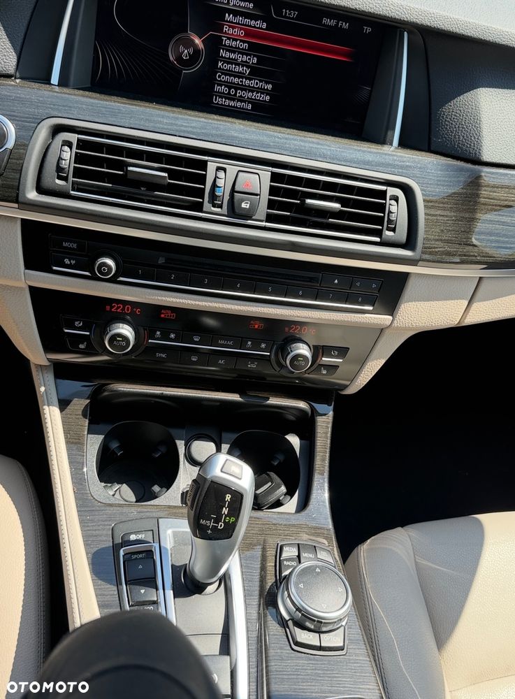 BMW Seria 5 528i xDrive Sport-Aut Luxury Line - 11