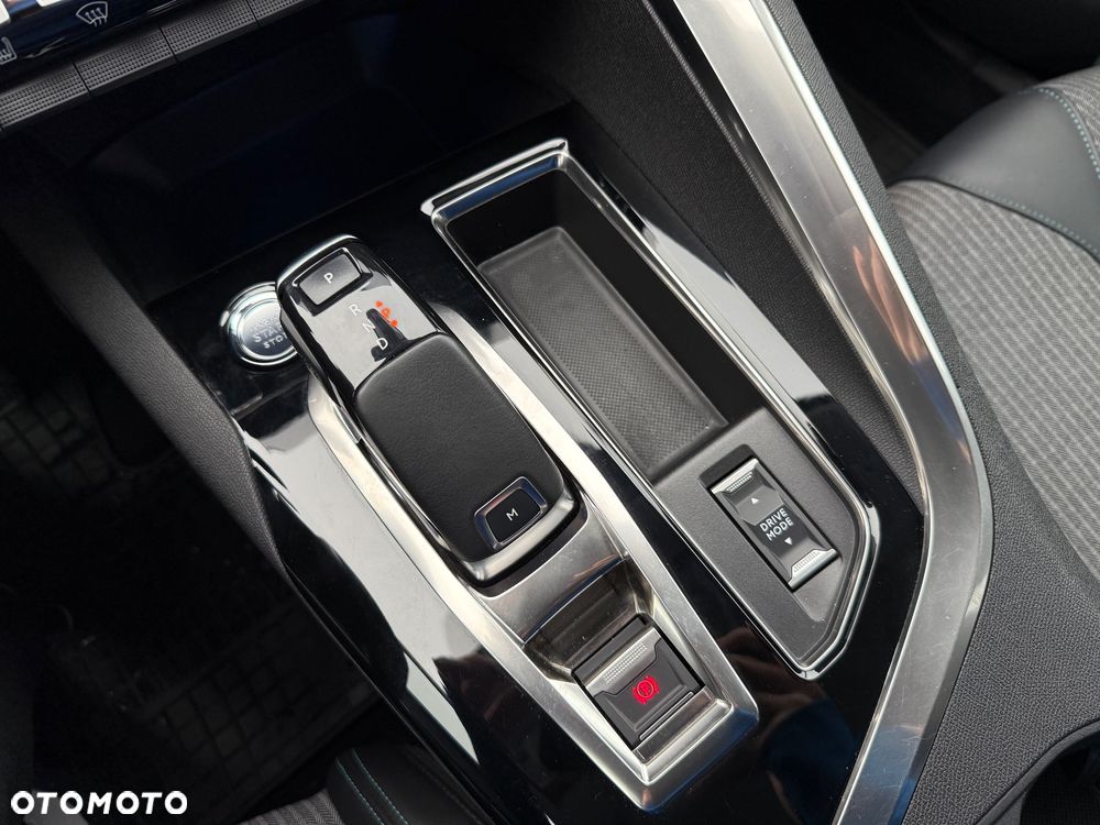 Peugeot 3008 1.2 PureTech Allure S&S EAT8 - 26