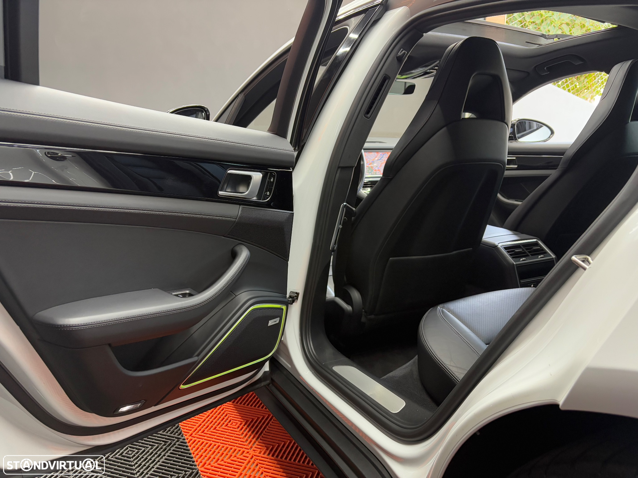 Porsche Panamera 4 E-Hybrid - 37