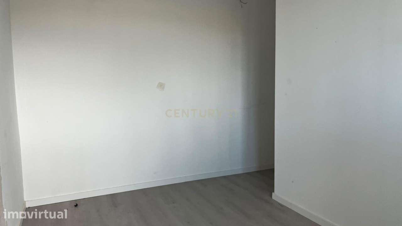 Espaço Comercial em Remodelação | Pontinha | Excelente Oportunidade de - Grande imagem: 2/12