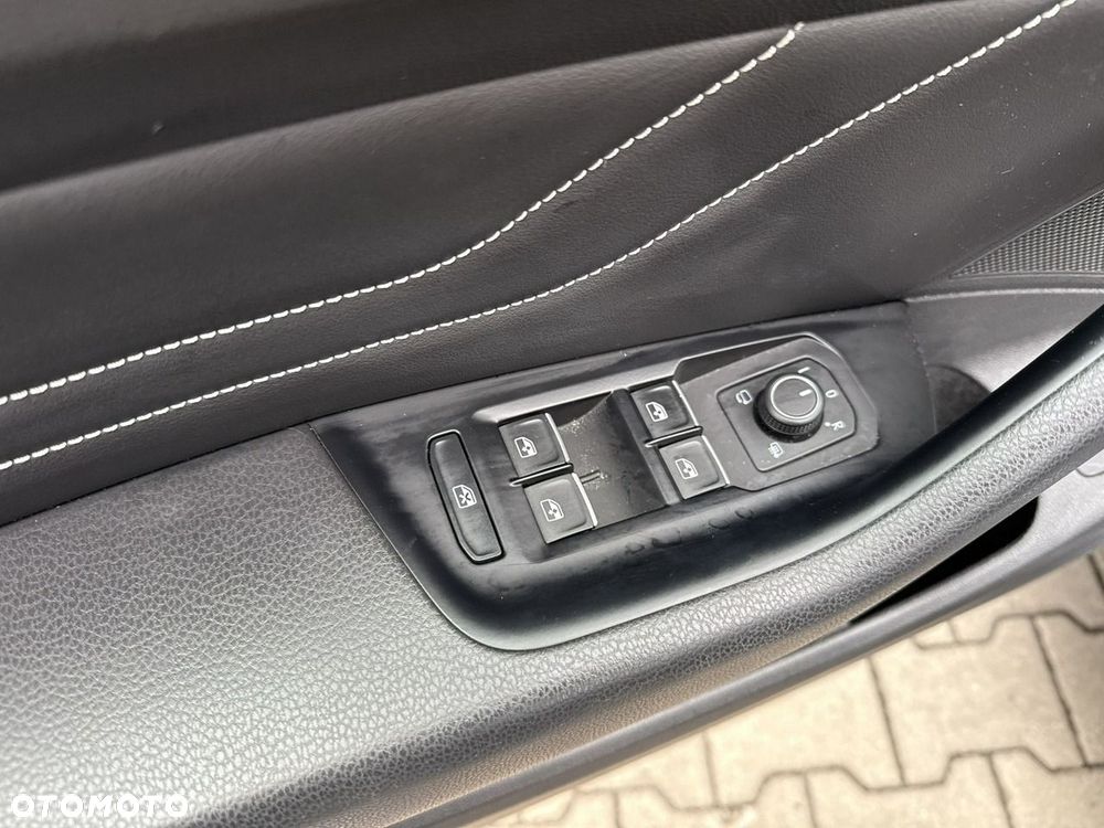 Volkswagen Passat 2.0 TSI Elegance DSG - 12