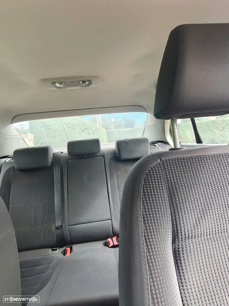 VW Jetta 1.9 TDi Confortline - 19