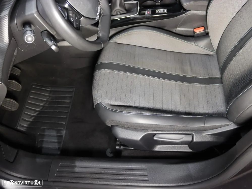 Peugeot 2008 1.2 PureTech Allure Pack - 11