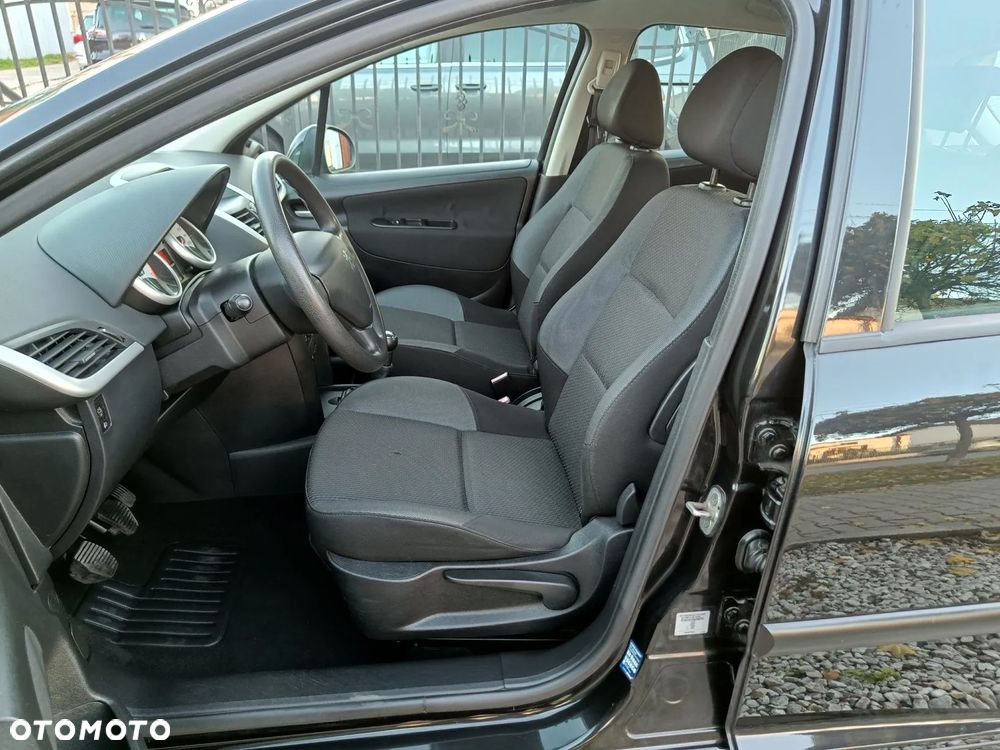 Peugeot 207 - 23