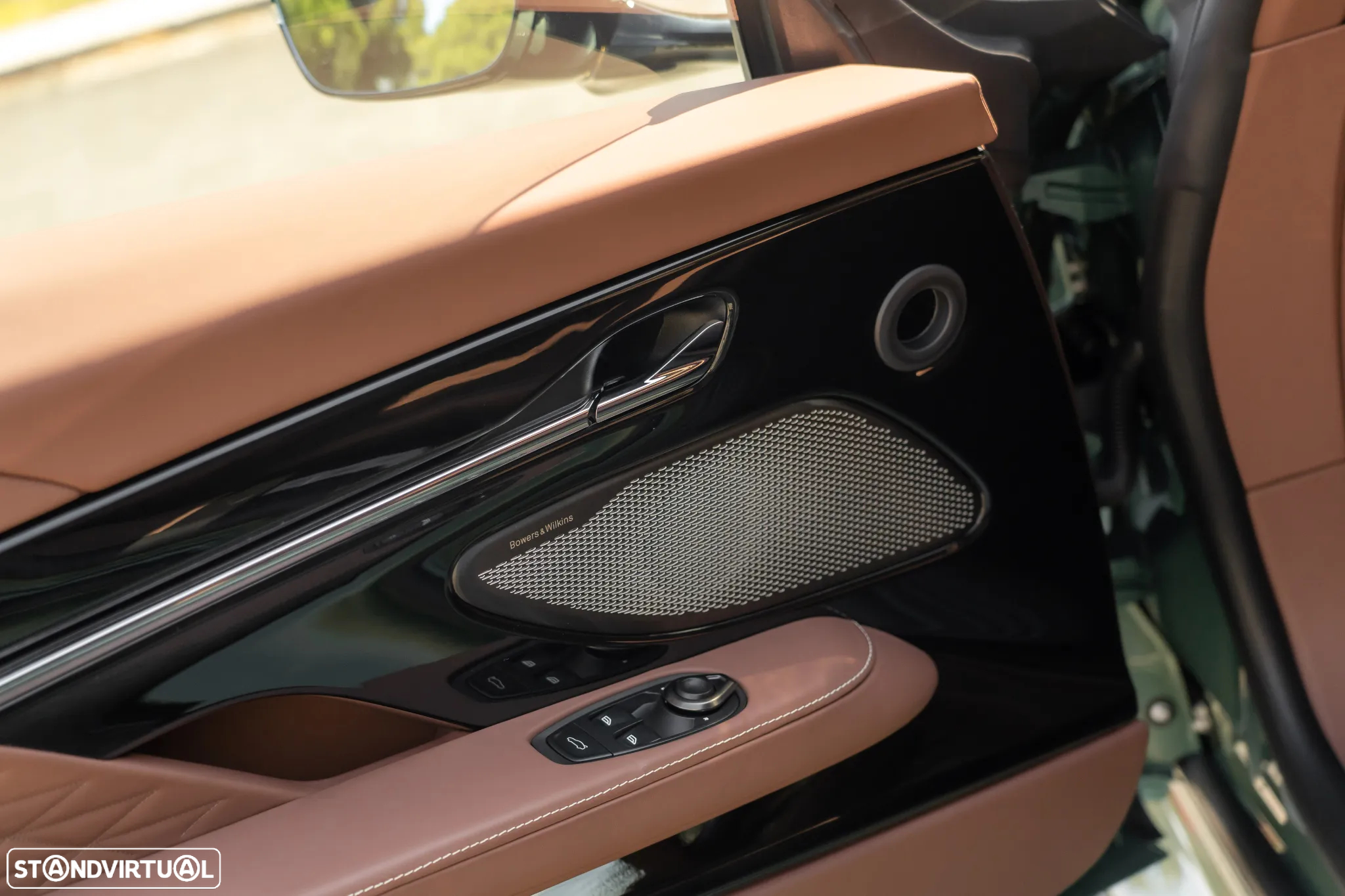 Aston Martin DB12 Coupé V8 Auto - 17
