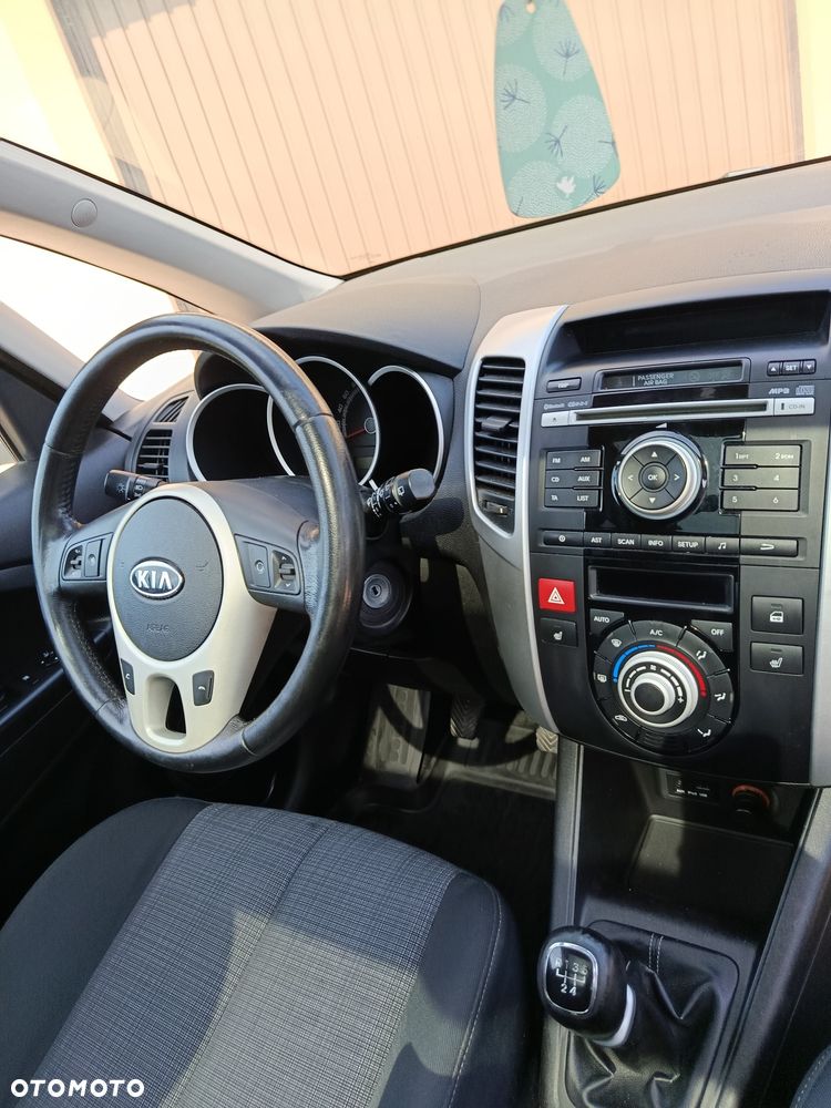 Kia Venga - 7