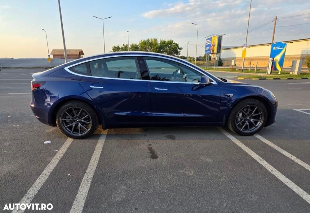 Tesla Model 3 - 9