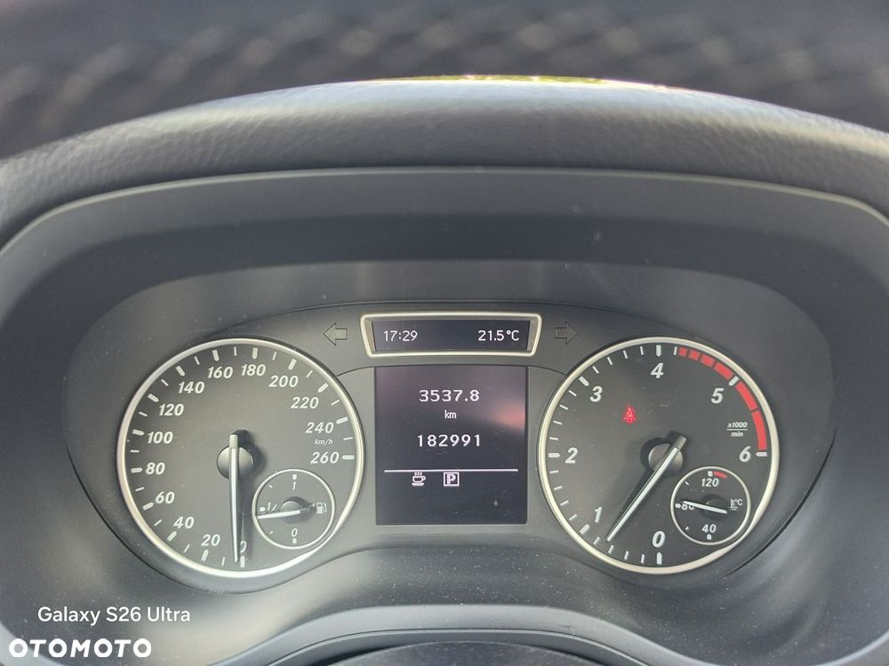 Mercedes-Benz Klasa B 180 CDI (BlueEFFICIENCY) - 34