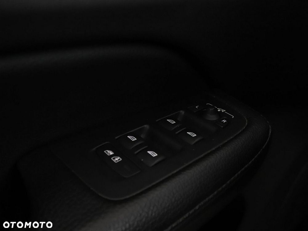 Volvo V60 D3 Momentum - 34