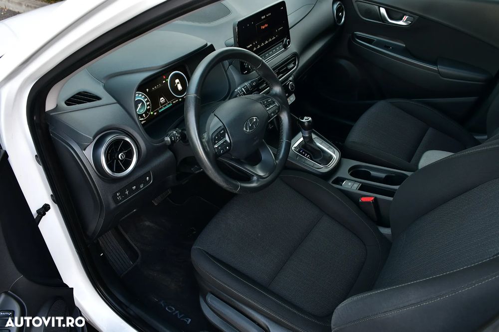 Hyundai KONA - 12