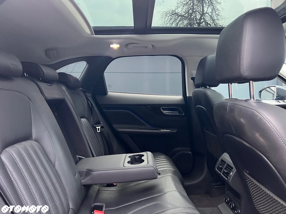 Jaguar F-Pace 25d AWD Portfolio - 28