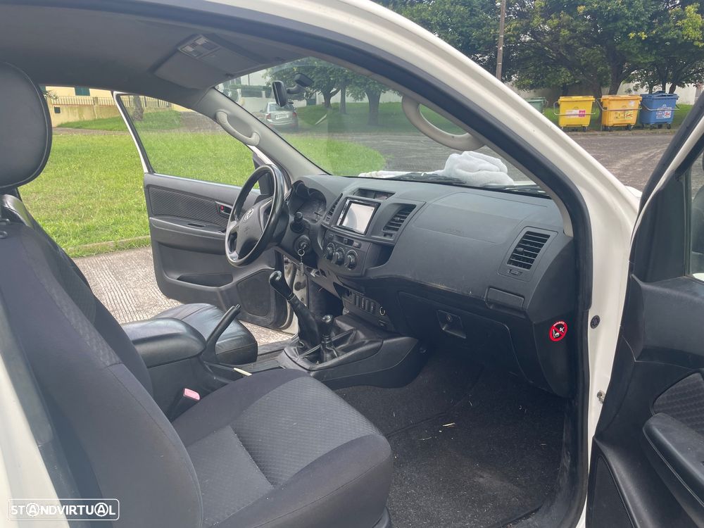 Toyota Hilux 2.5 D-4D 4WD CE CM+AC - 4