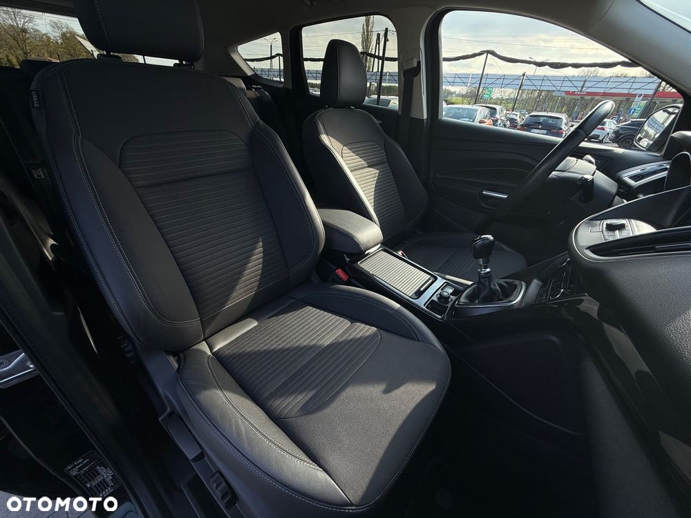 Ford Kuga 1.5 EcoBoost 2x4 Titanium - 28